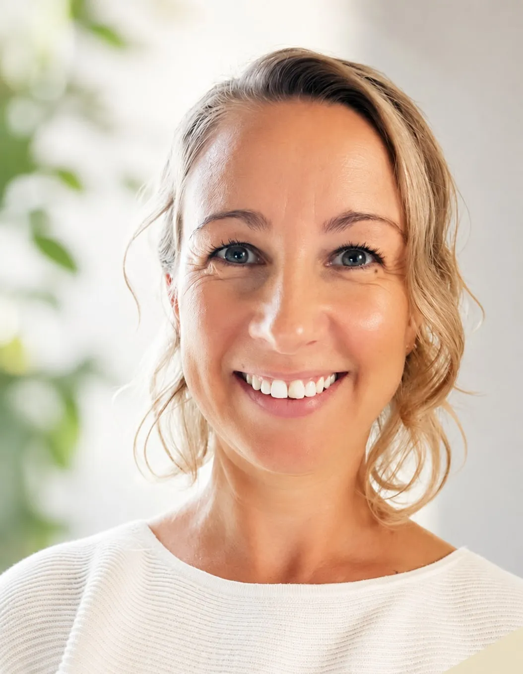 Porträtt av Elisabet Holmin, zonterapeut och behandlare på Ellas Hälsa